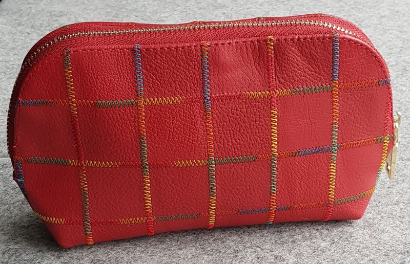 Leather cosmetic case Valenta , Red