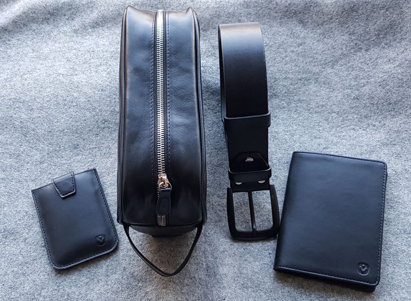 Подарочный набор кожаных аксессуаров Valenta 4 Premium Черного цвета, ПН411, Черный