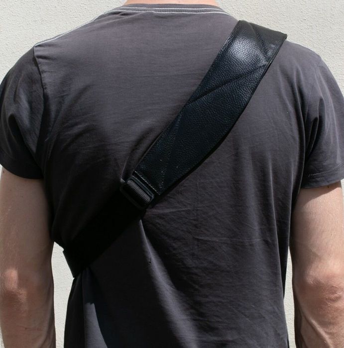 Кожаная мужская сумка через плечо Valenta С1425 Черная, Черный
